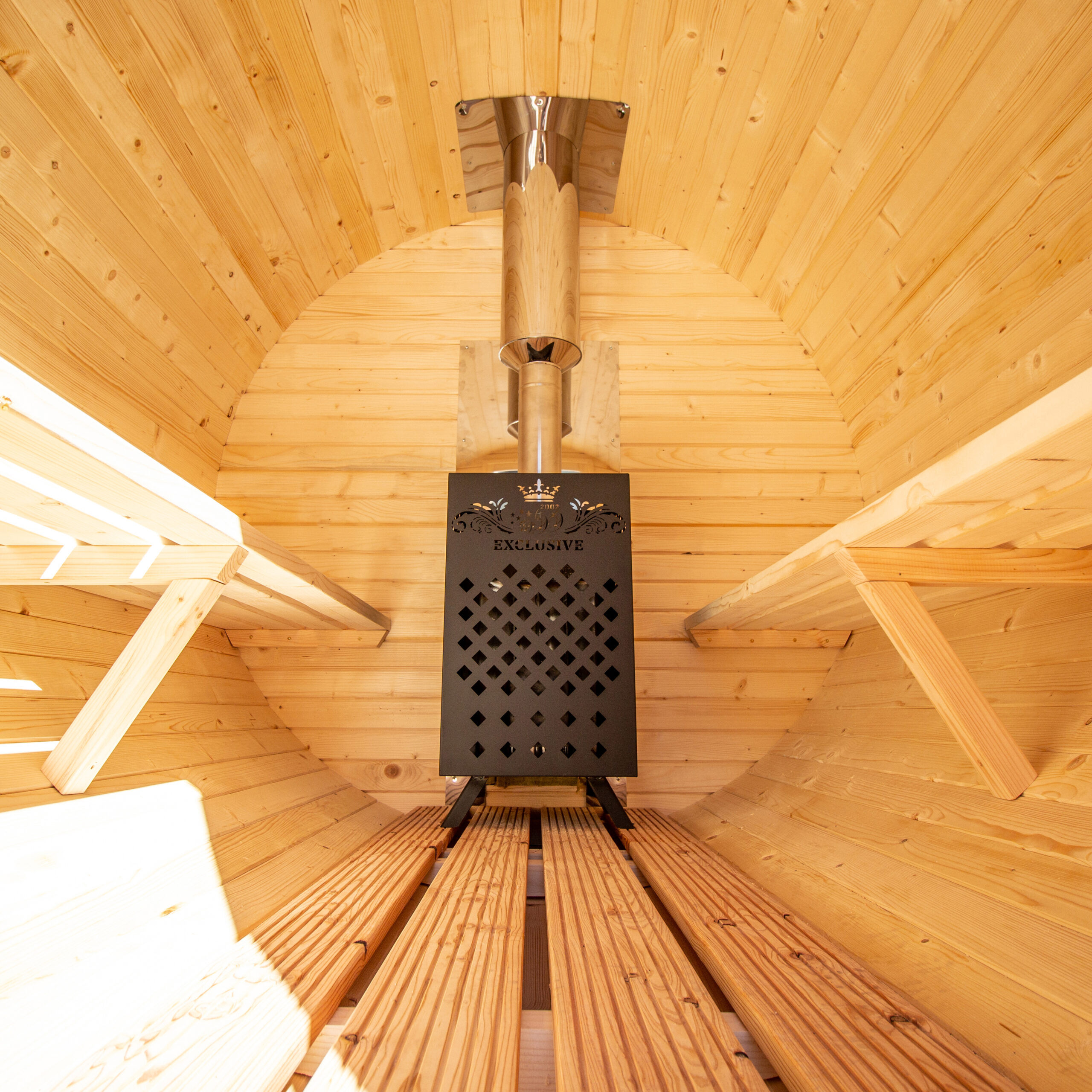 Piec na drewno Exclusive – elegancki wygląd w saunie beczkowej