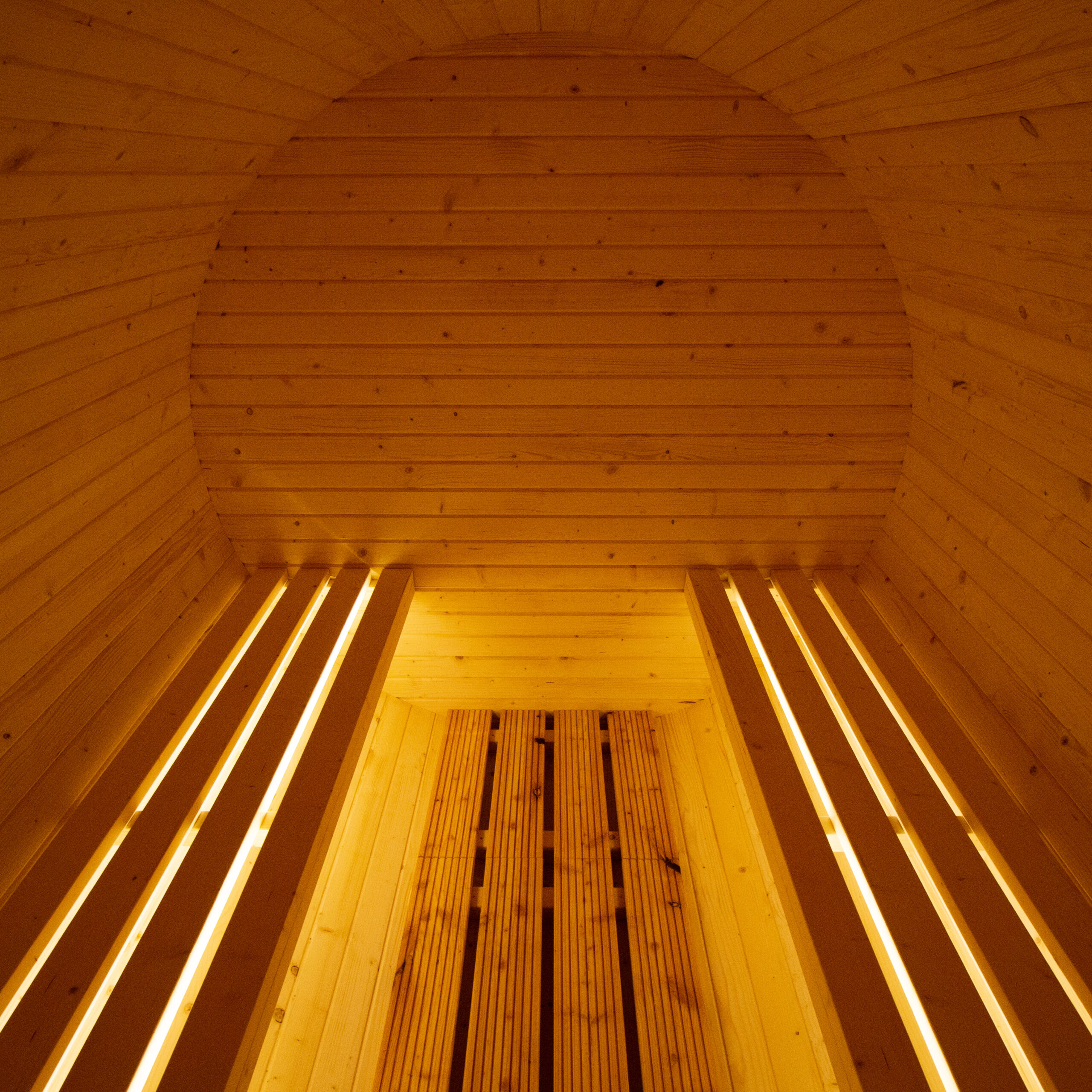 Oświetlenie LED pod ławki do sauny – energooszczędne i trwałe